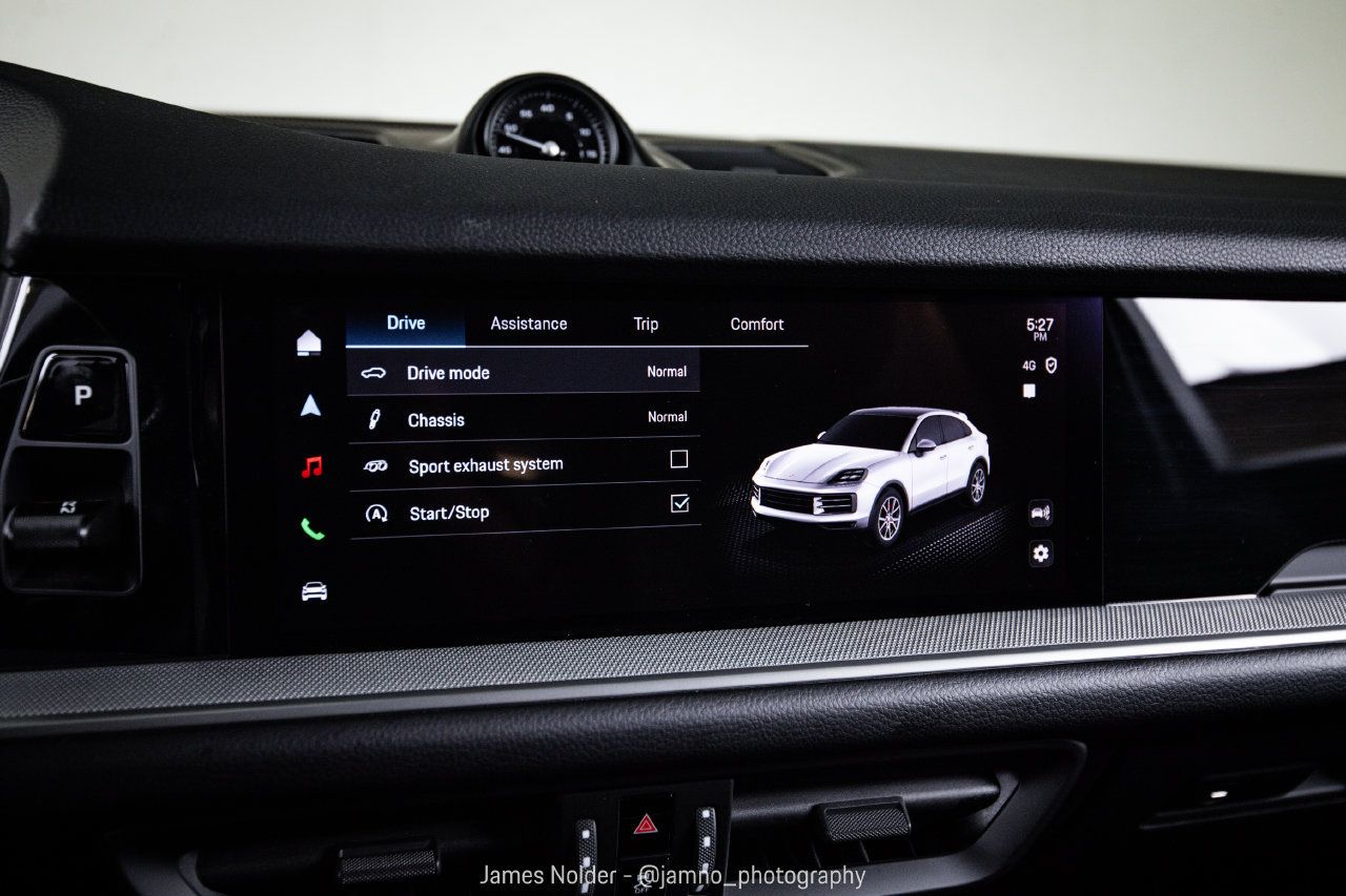 Certified 2024 Porsche Cayenne S AWD/4WD image 18