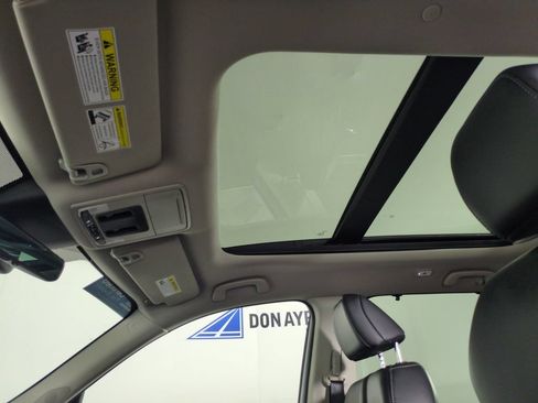 Used 2024 Honda Pilot Touring image 21