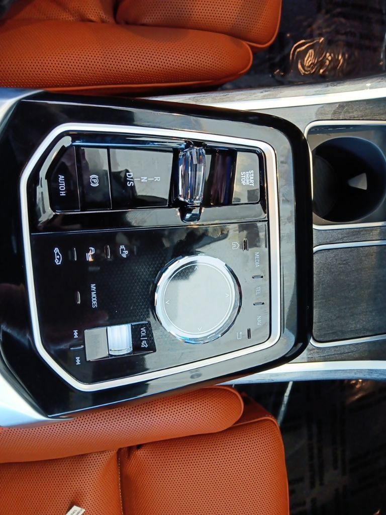 New 2026 BMW 750e xDrive AWD/4WD image 18