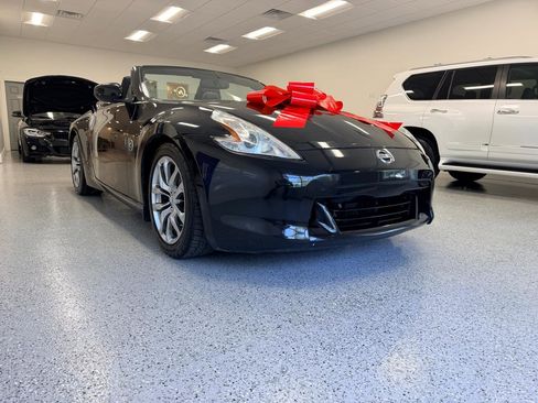 Used 2010 Nissan 370Z Touring RWD image 23