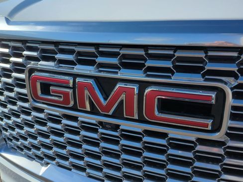 Used 2021 GMC Yukon XL Denali w/ Denali Premium Package image 13