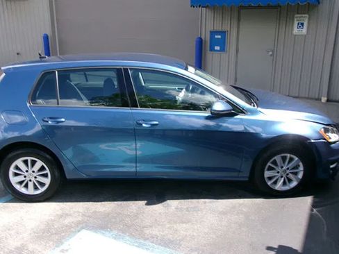 Used 2017 Volkswagen Golf SE FWD image 8