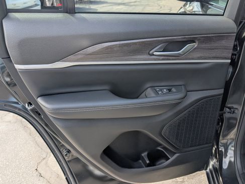 Used 2024 Jeep Grand Cherokee Limited image 42