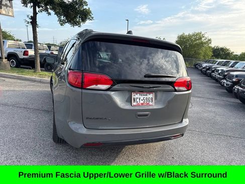 Used 2020 Chrysler Pacifica Touring-L Plus w/ Advanced Safetytec Group FWD image 15