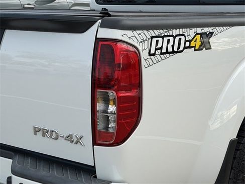 Used 2020 Nissan Frontier PRO-4X w/ Pro-4x Utility Package image 13
