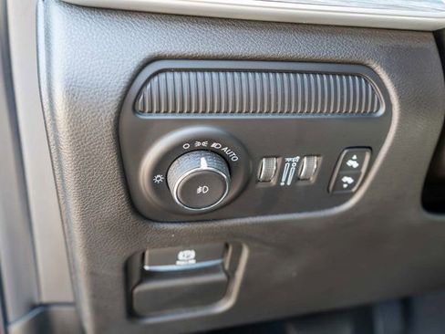 Used 2023 Jeep Wagoneer Series III w/ Premium Group I AWD/4WD image 28