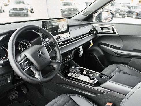New 2026 Mitsubishi Outlander LE FWD image 2