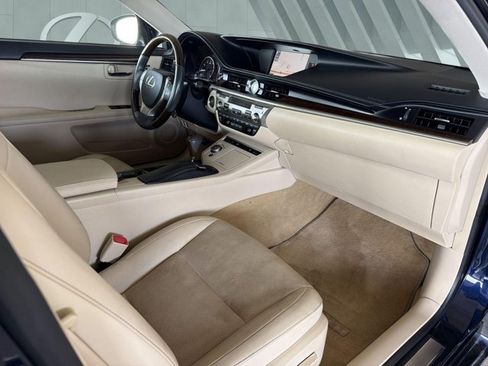 Used 2014 Lexus ES 350 w/ Luxury Package FWD image 26