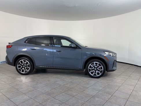 Certified 2025 BMW X2 xDrive28i AWD/4WD image 8