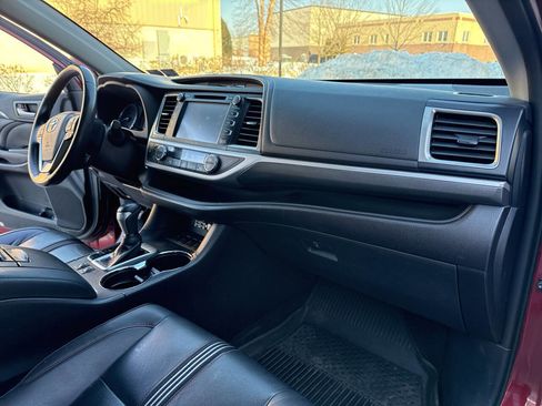Used 2019 Toyota Highlander SE image 35