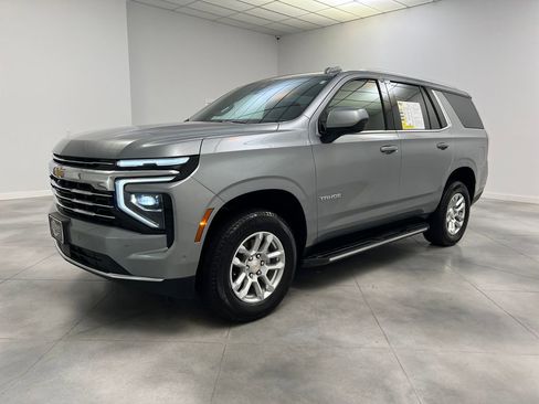 Used 2025 Chevrolet Tahoe LT AWD/4WD image 3
