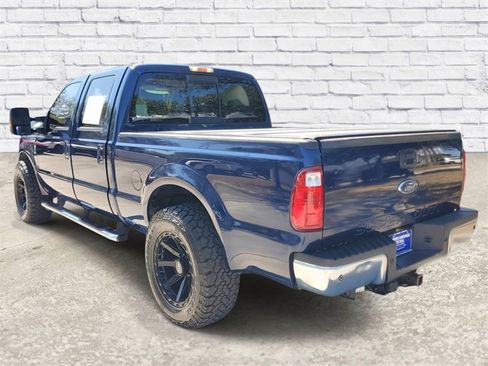Used 2010 Ford F250 Lariat image 2