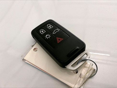 Used 2016 Volvo V60 T5 Cross Country w/ Convenience Package image 10