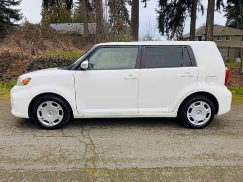 Used 2012 Scion xB image 2