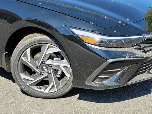 Certified 2025 Hyundai Elantra SEL image 5