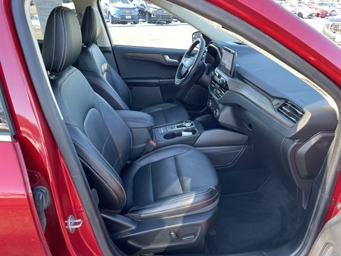 Used 2020 Ford Escape Titanium image 41