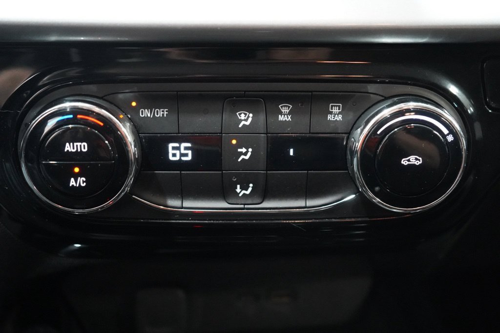 Used 2025 Chevrolet Trax LT FWD image 27