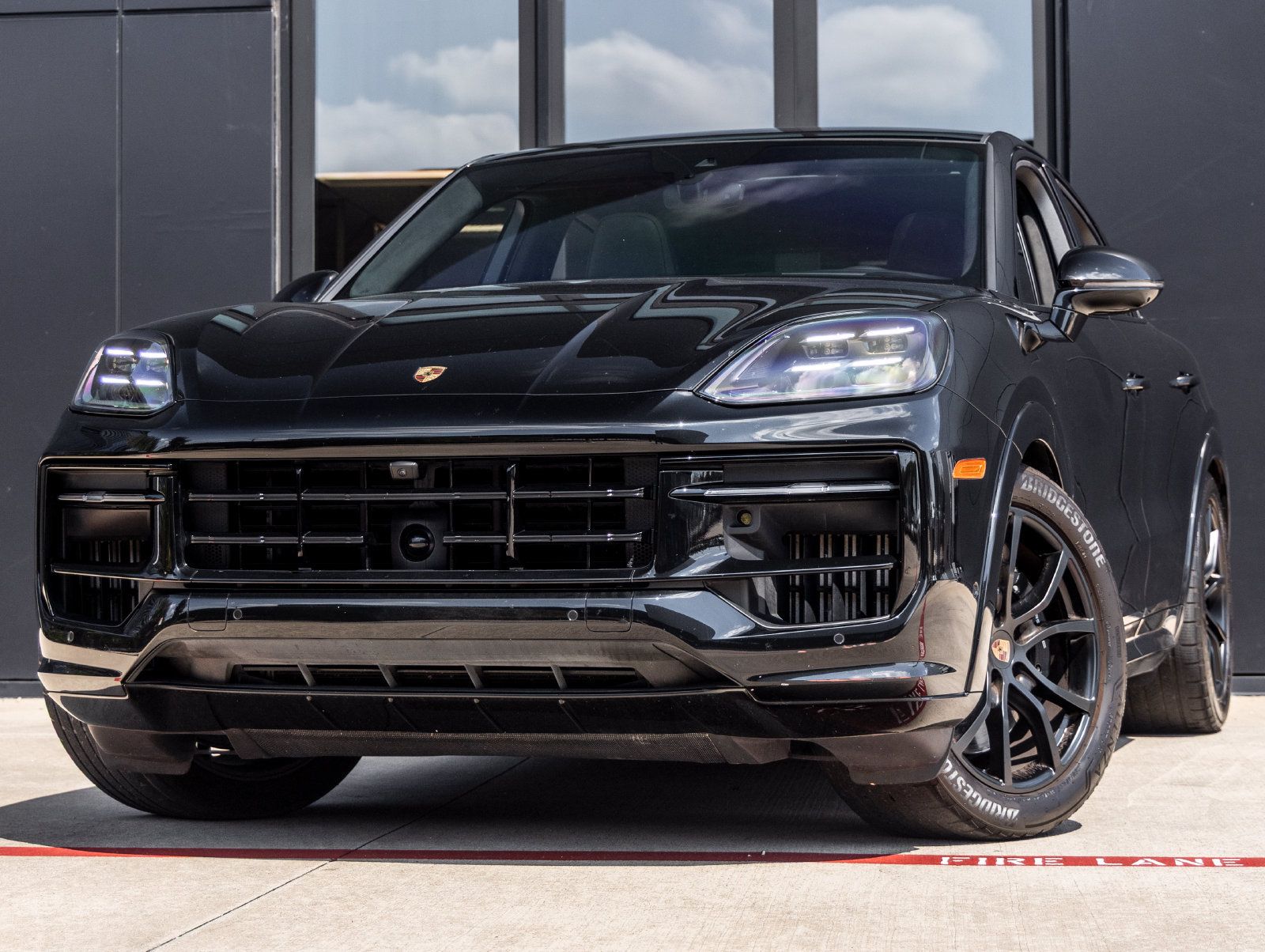 Used 2025 Porsche Cayenne GTS AWD/4WD image 1