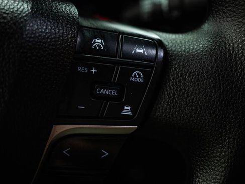 Used 2025 Toyota Camry LE w/ Convenience Package image 18