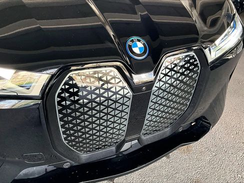 Used 2024 BMW iX xDrive50 w/ Premium Package image 30