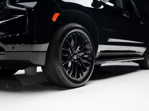 Used 2024 Chevrolet Suburban RST w/ Luxury Package image 72