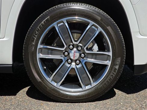 Used 2019 GMC Acadia Denali w/ Technology Package FWD image 43