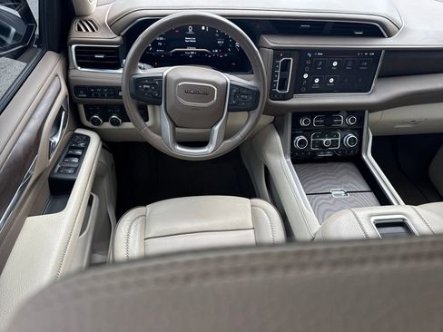 Used 2022 GMC Yukon XL Denali w/ Denali Ultimate Package image 8