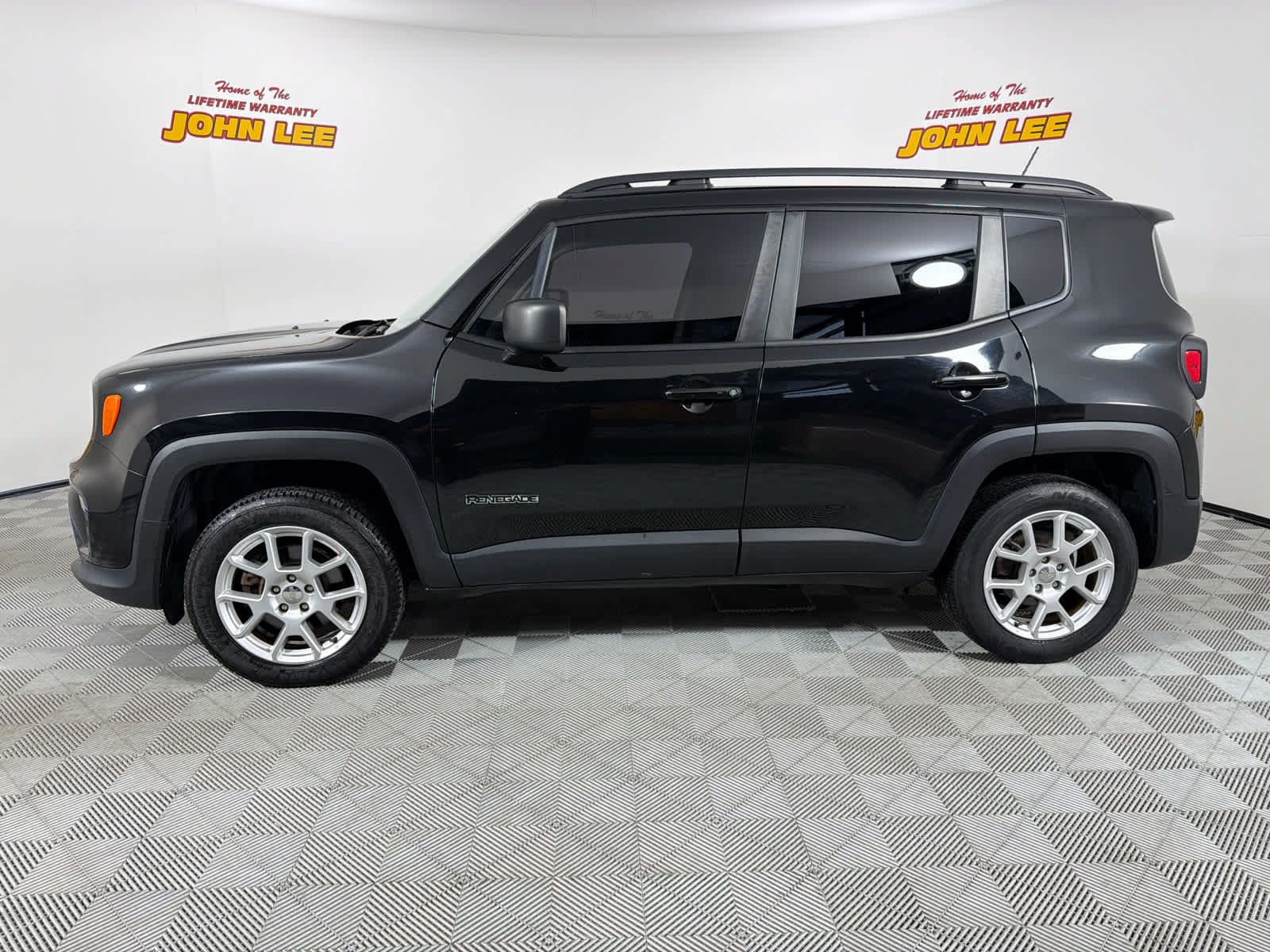 Used 2020 Jeep Renegade Sport w/ Sport Appearance Group AWD/4WD image 2
