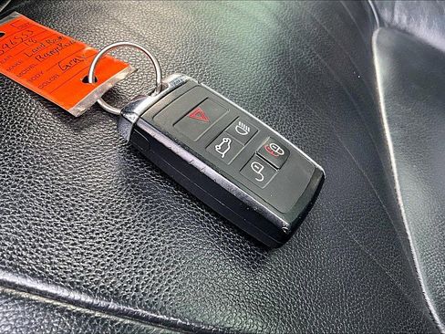 Used 2018 Land Rover Range Rover image 10