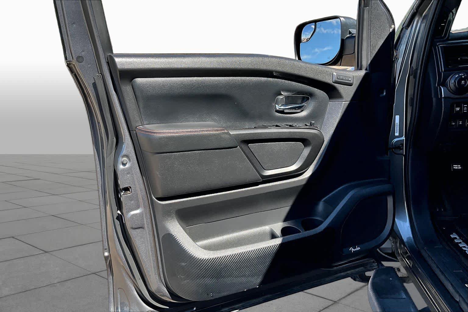 Used 2021 Nissan Titan PRO-4X w/ Pro-4x Convenience Package AWD/4WD image 21
