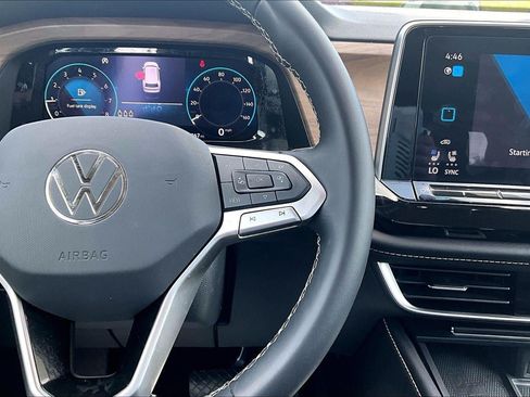 Used 2024 Volkswagen Atlas SE AWD/4WD image 18