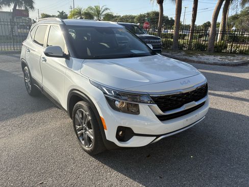 Used 2022 Kia Seltos S FWD image 1