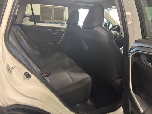 Used 2025 Toyota RAV4 XLE image 43