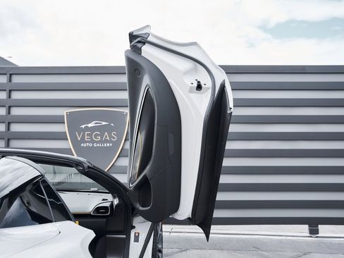 Used 2025 McLaren Artura Spider image 27