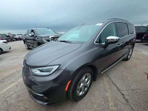 Used 2023 Chrysler Pacifica Limited FWD image 1