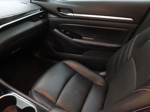 Used 2024 Nissan Altima 2.5 SR w/ SR Premium Package image 19