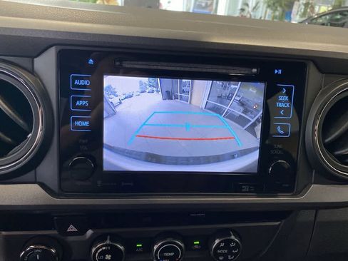 Used 2018 Toyota Tacoma TRD Off-Road w/ Technology Package AWD/4WD image 20