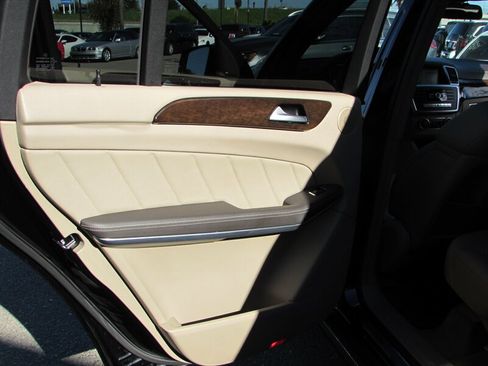 Used 2014 Mercedes-Benz GL 450 4MATIC image 19