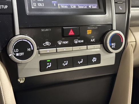 Used 2014 Toyota Camry LE FWD image 16