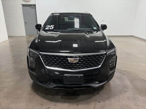 Used 2025 Cadillac XT4 Premium Luxury image 8