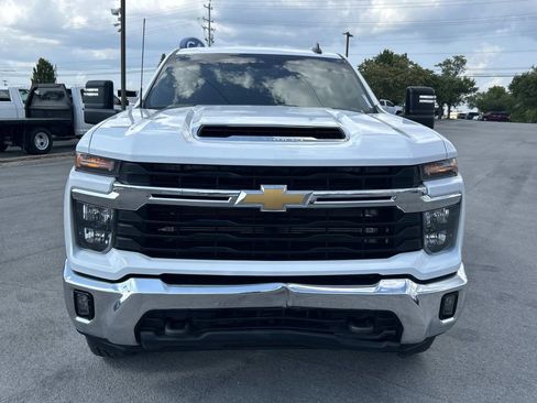 Used 2024 Chevrolet Silverado 2500 LT w/ Convenience Package AWD/4WD image 11