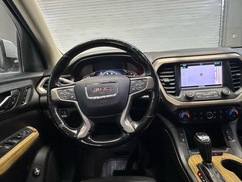 Used 2019 GMC Acadia Denali w/ Technology Package FWD image 15