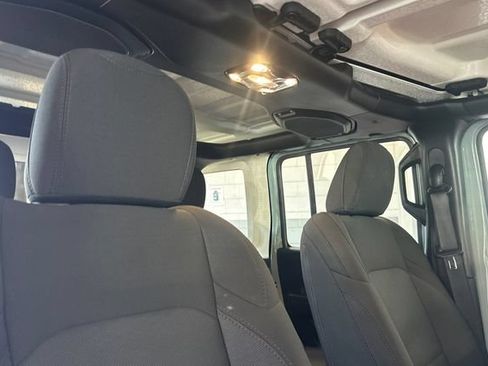 Used 2023 Jeep Wrangler Unlimited AWD/4WD image 19