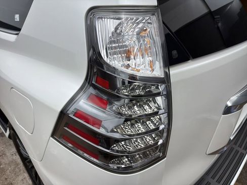 Used 2023 Lexus GX 460 Premium w/ Premium Package image 25