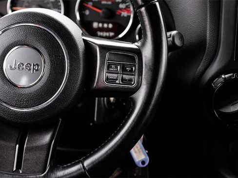 Used 2017 Jeep Wrangler Unlimited Rubicon image 14