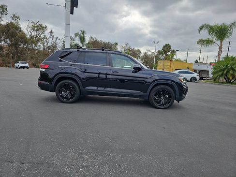 Used 2022 Volkswagen Atlas SE w/ Panoramic Sunroof Package FWD image 4