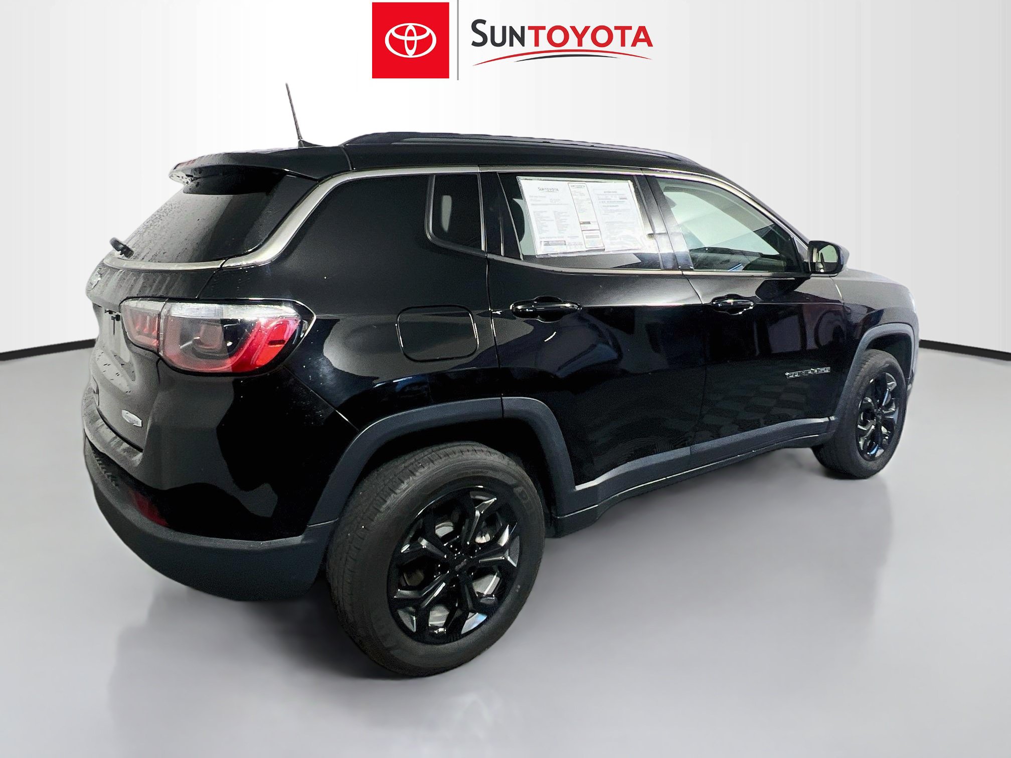Used 2024 Jeep Compass Latitude AWD/4WD image 4