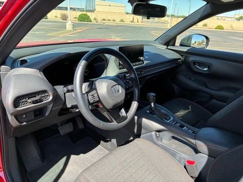 Used 2025 Honda HR-V Sport image 11