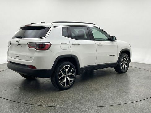 Used 2025 Jeep Compass Limited image 9