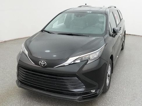 New 2026 Toyota Sienna XLE FWD image 16